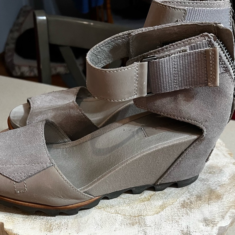 Sorel Gray Wedge Shoes Modern Design - Picture 3 of 6